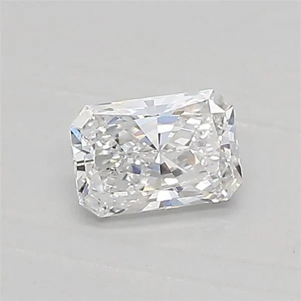 0.37ct Radiant Lab Grown Diamond (Colour D, Clarity VVS2, IGI Certified)
