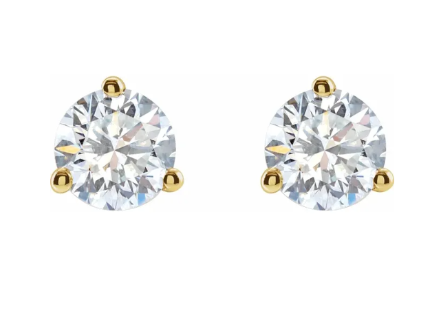 Lab Diamond 3 prong studs jacob mercari