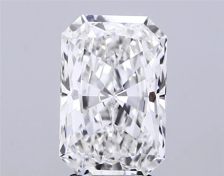 3.02ct Radiant Lab Grown Diamond (Colour E, Clarity VVS1, IGI Certified)