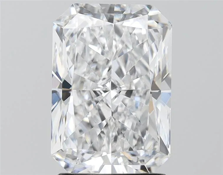 3.16ct Radiant Lab Grown Diamond (Colour D, Clarity VVS2, IGI Certified)
